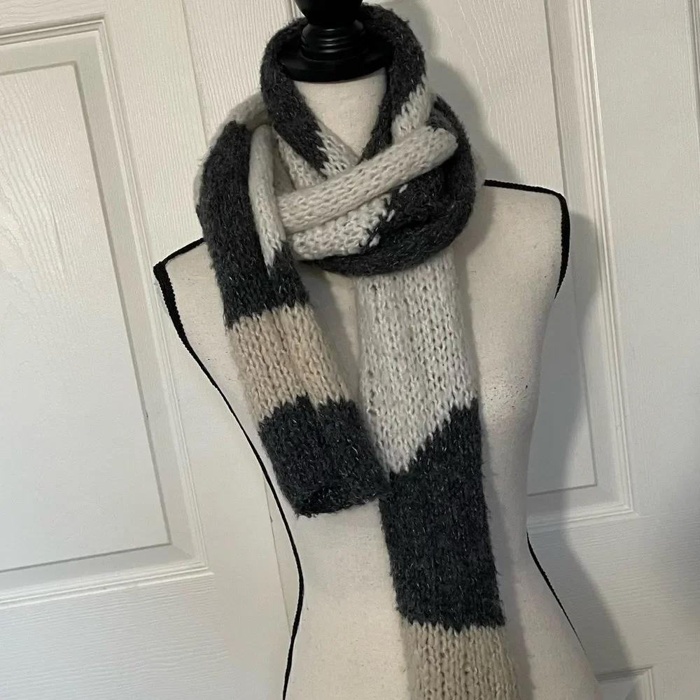 Gap Hand Knit Acrylic Wool Nylon Alpaca Blend Winter Scarf, Charcoal & Cream